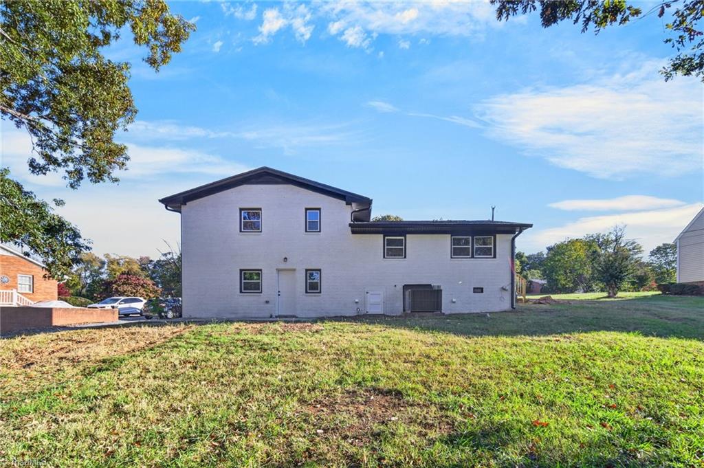 424 Glen Oaks Drive Property Photo 7