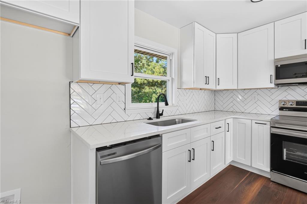 424 Glen Oaks Drive Property Photo 13