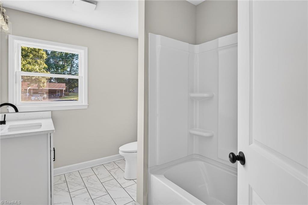 424 Glen Oaks Drive Property Photo 15