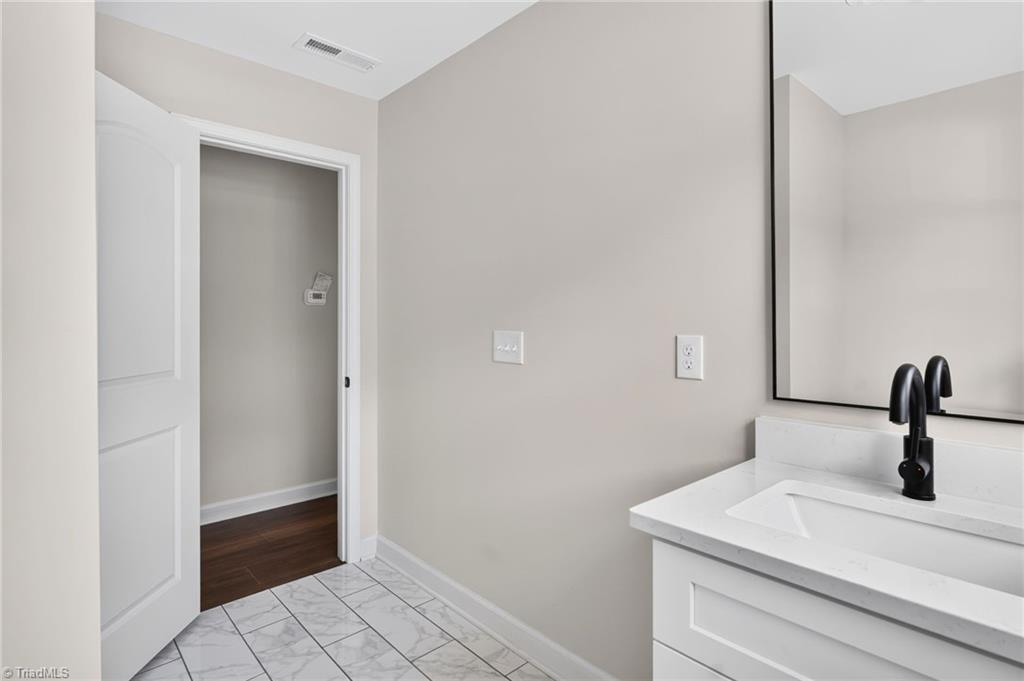 424 Glen Oaks Drive Property Photo 16