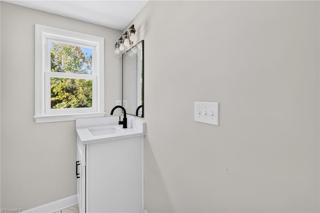 424 Glen Oaks Drive Property Photo 22