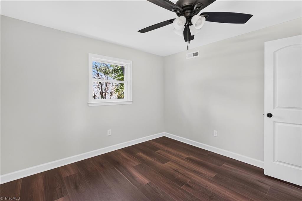 424 Glen Oaks Drive Property Photo 24