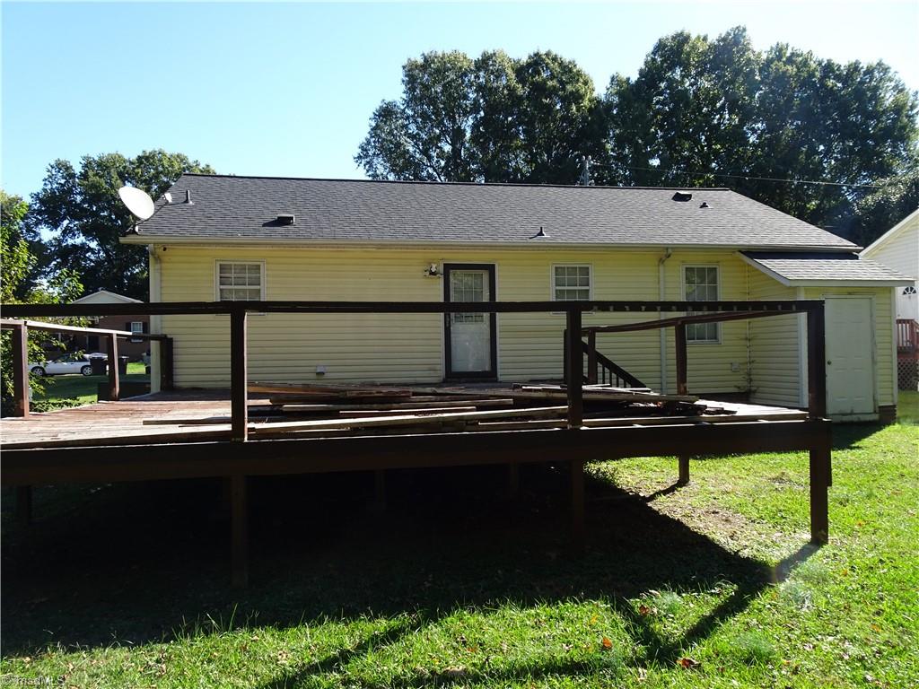 504 Abington Drive Property Photo 4