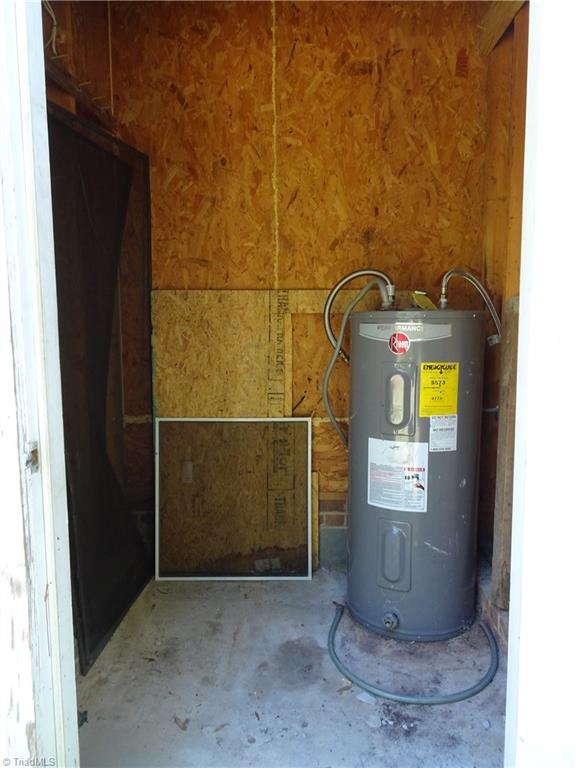 504 Abington Drive Property Photo 7