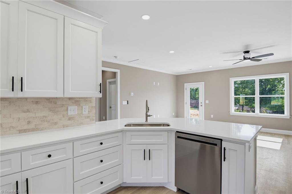 2103 Medhurst Drive Property Photo 4
