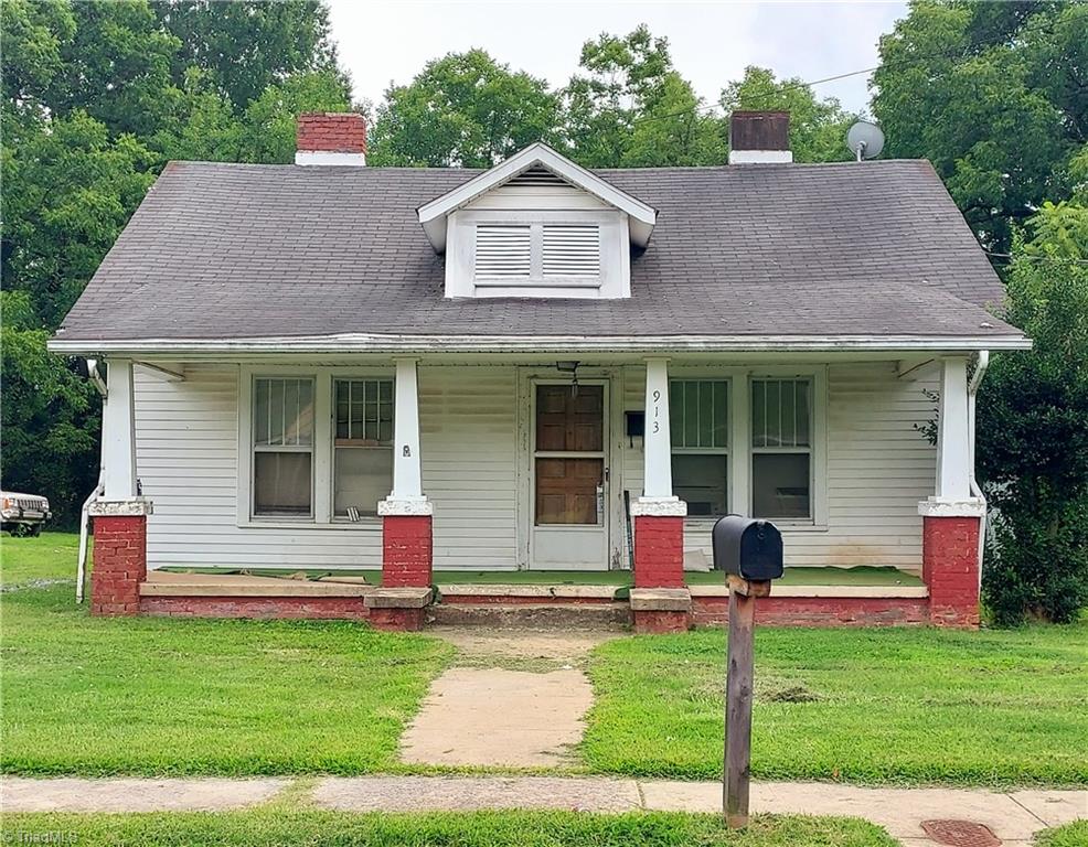 913 Lindsey Street Property Photo 1
