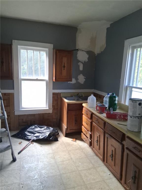 913 Lindsey Street Property Photo 2