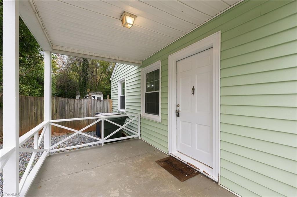2332 Hiawatha Drive Property Photo 2