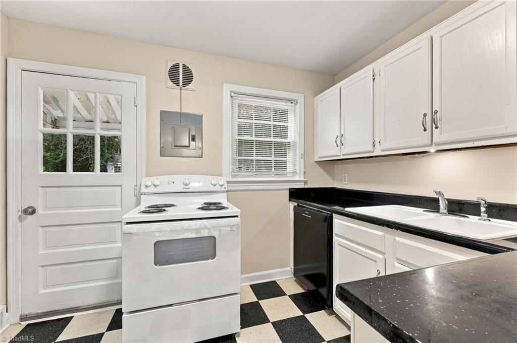 2332 Hiawatha Drive Property Photo 10