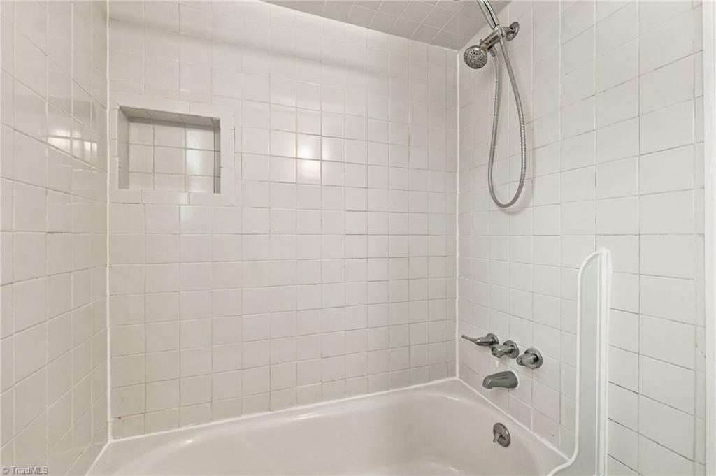 2332 Hiawatha Drive Property Photo 15