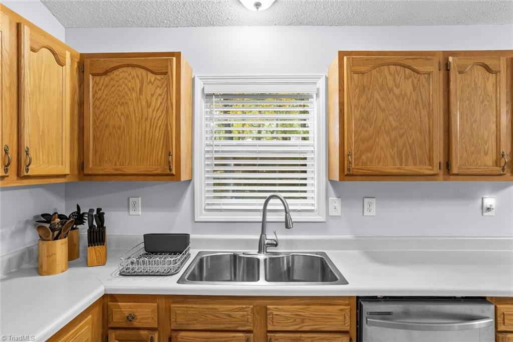 4302 Fox Street Property Photo 10