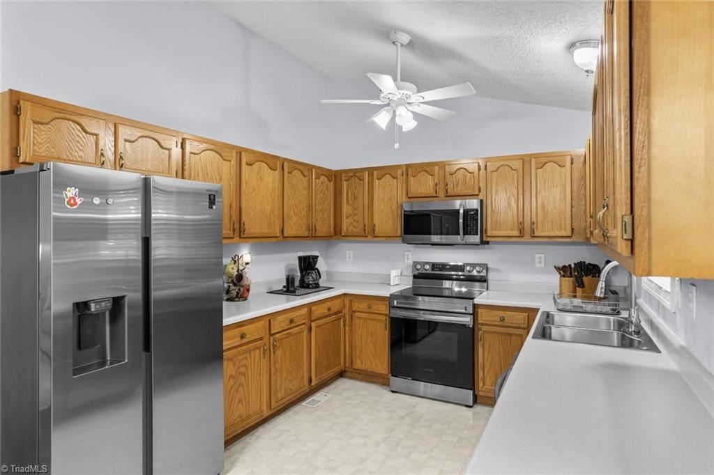 4302 Fox Street Property Photo 13