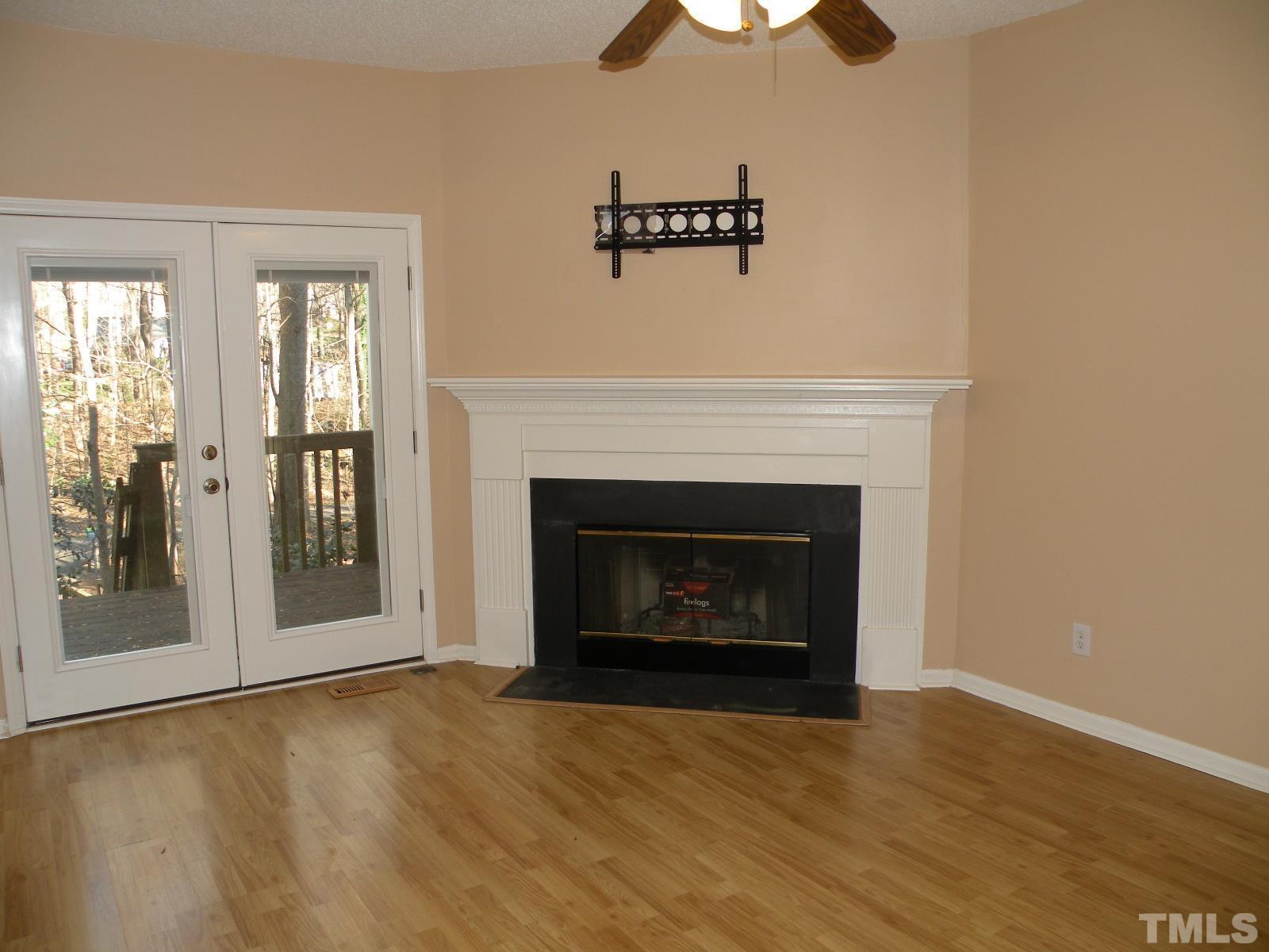 123 Charter Court Property Photo 2