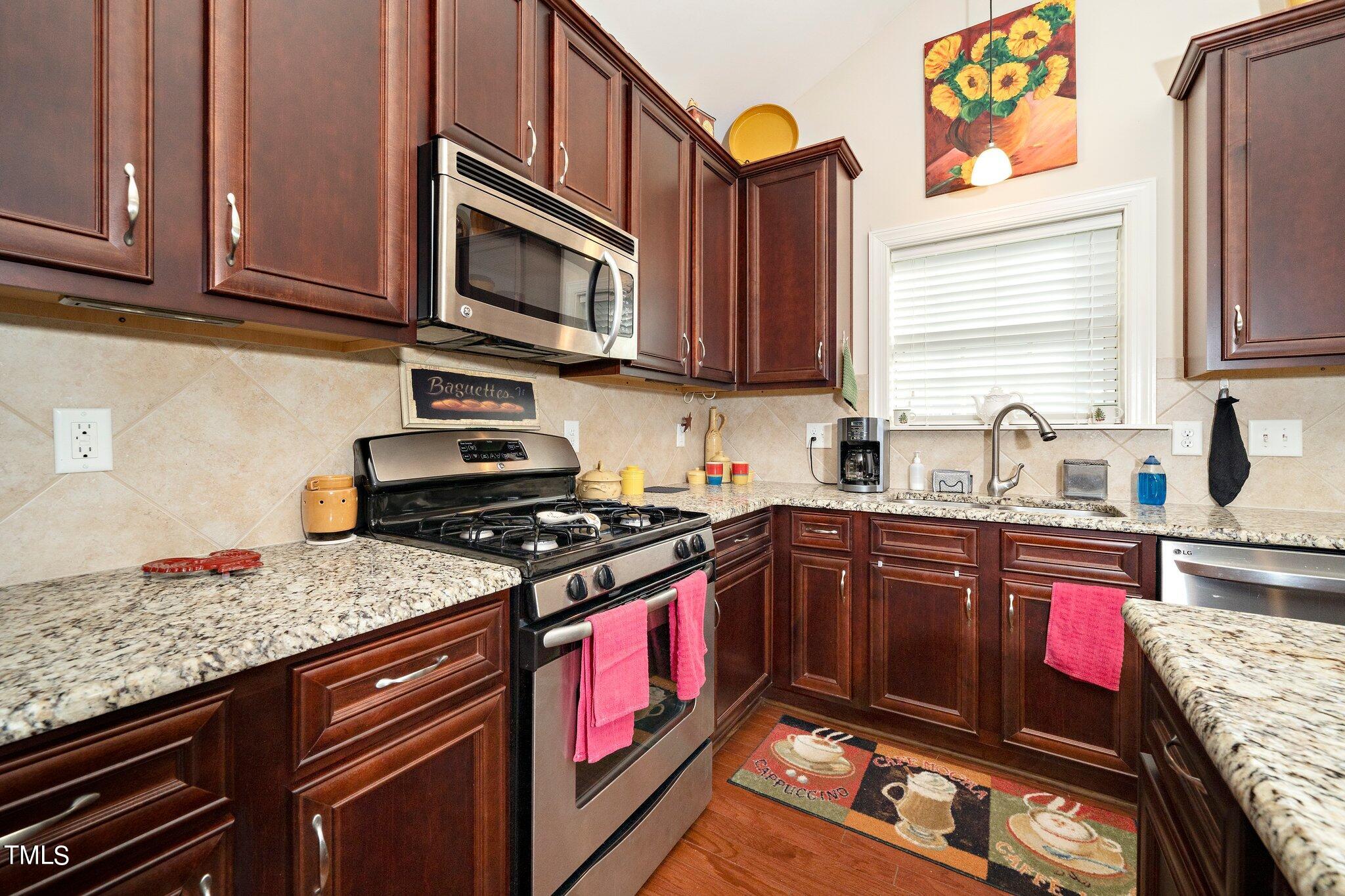 810 Lone Pine Loop Property Photo 12