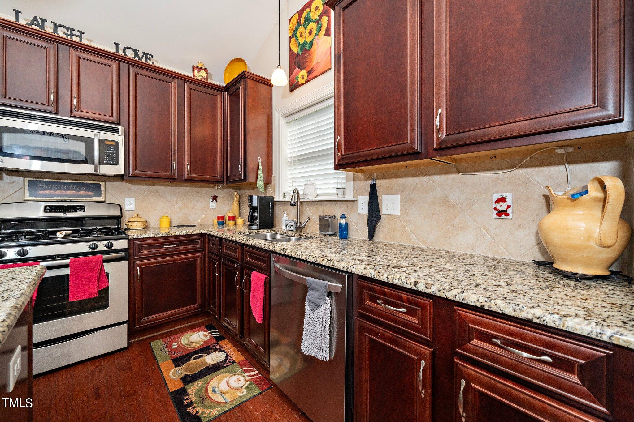 810 Lone Pine Loop Property Photo 13