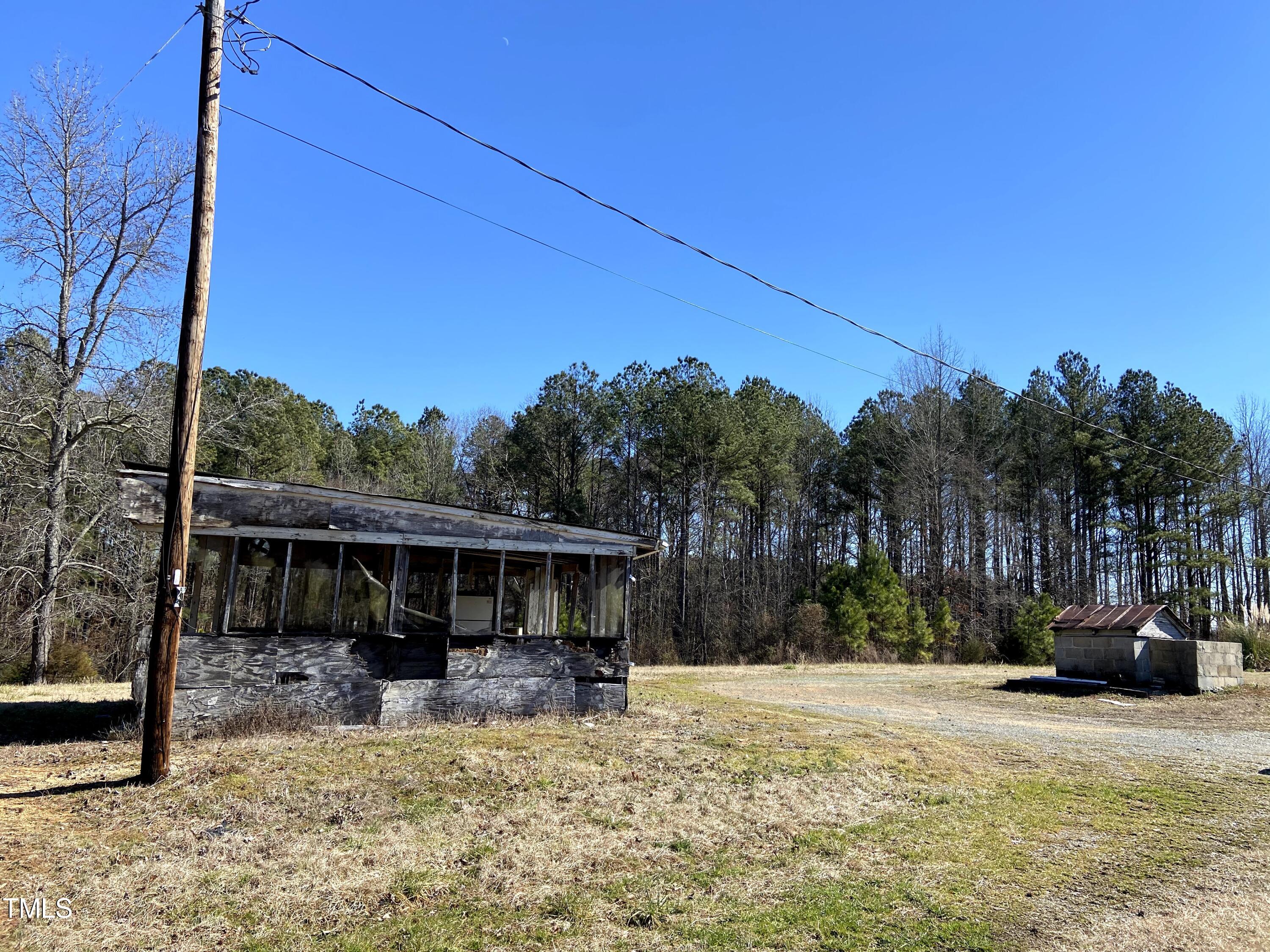 2523 Hamlin Road Property Photo 13