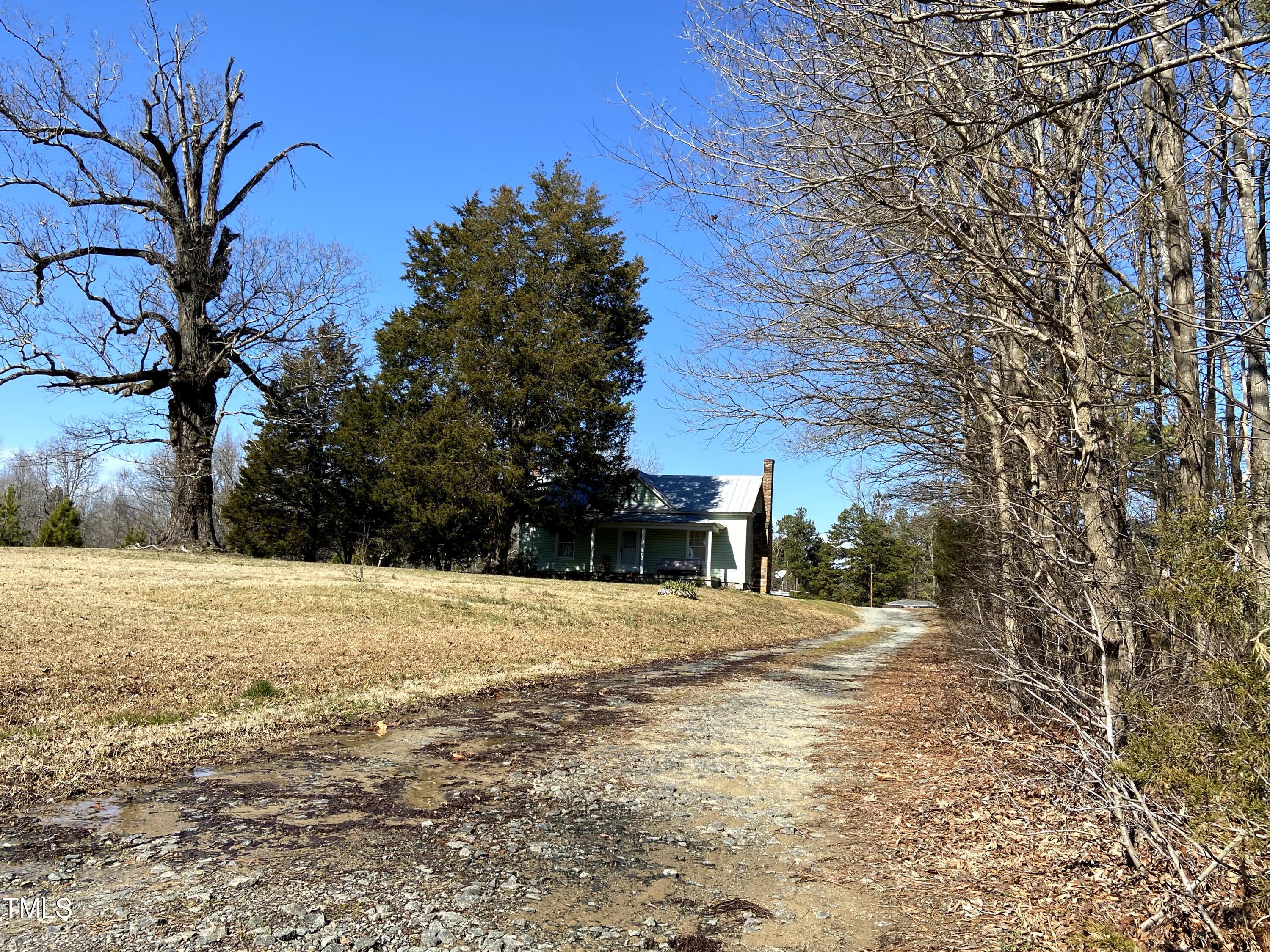 2523 Hamlin Road Property Photo 15