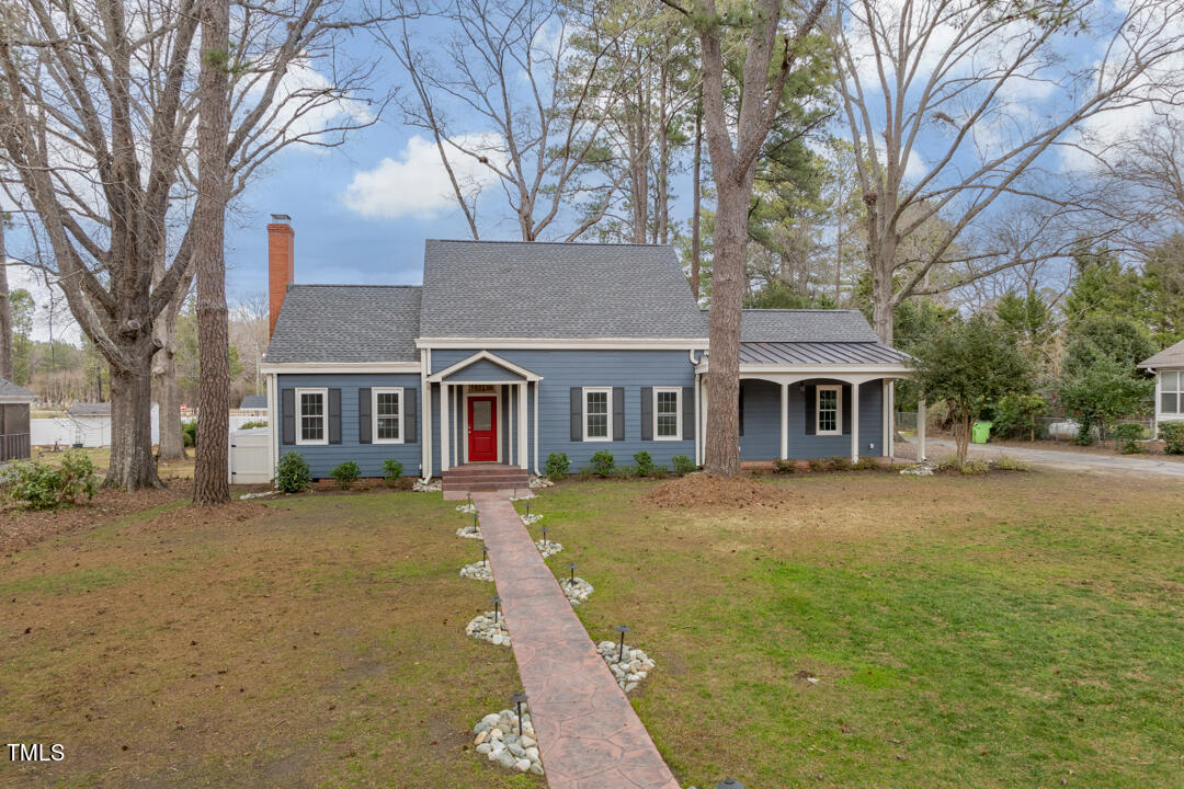 208 College St. Property Photo 1
