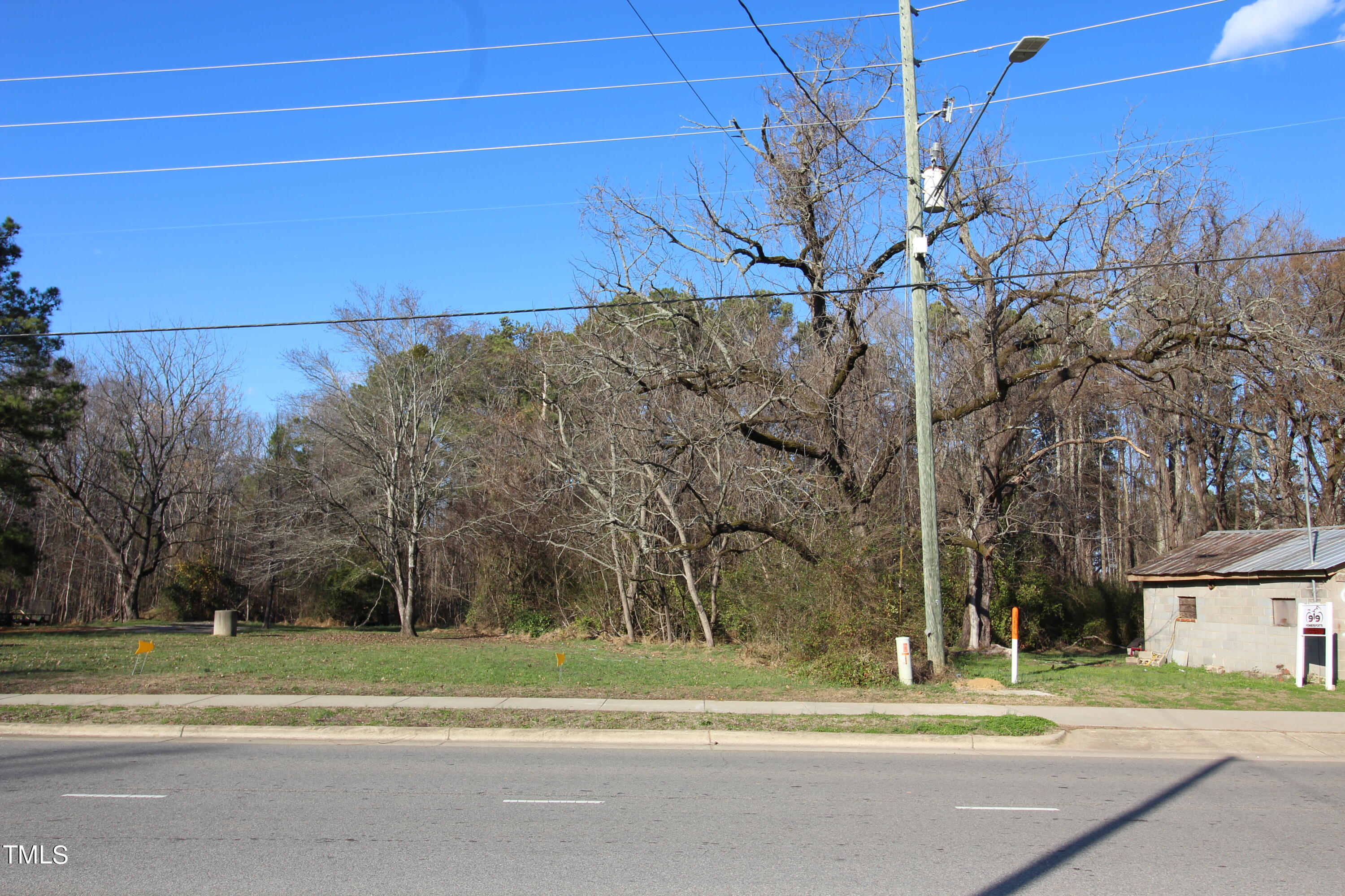 920 W Holly Springs Road Property Photo 1