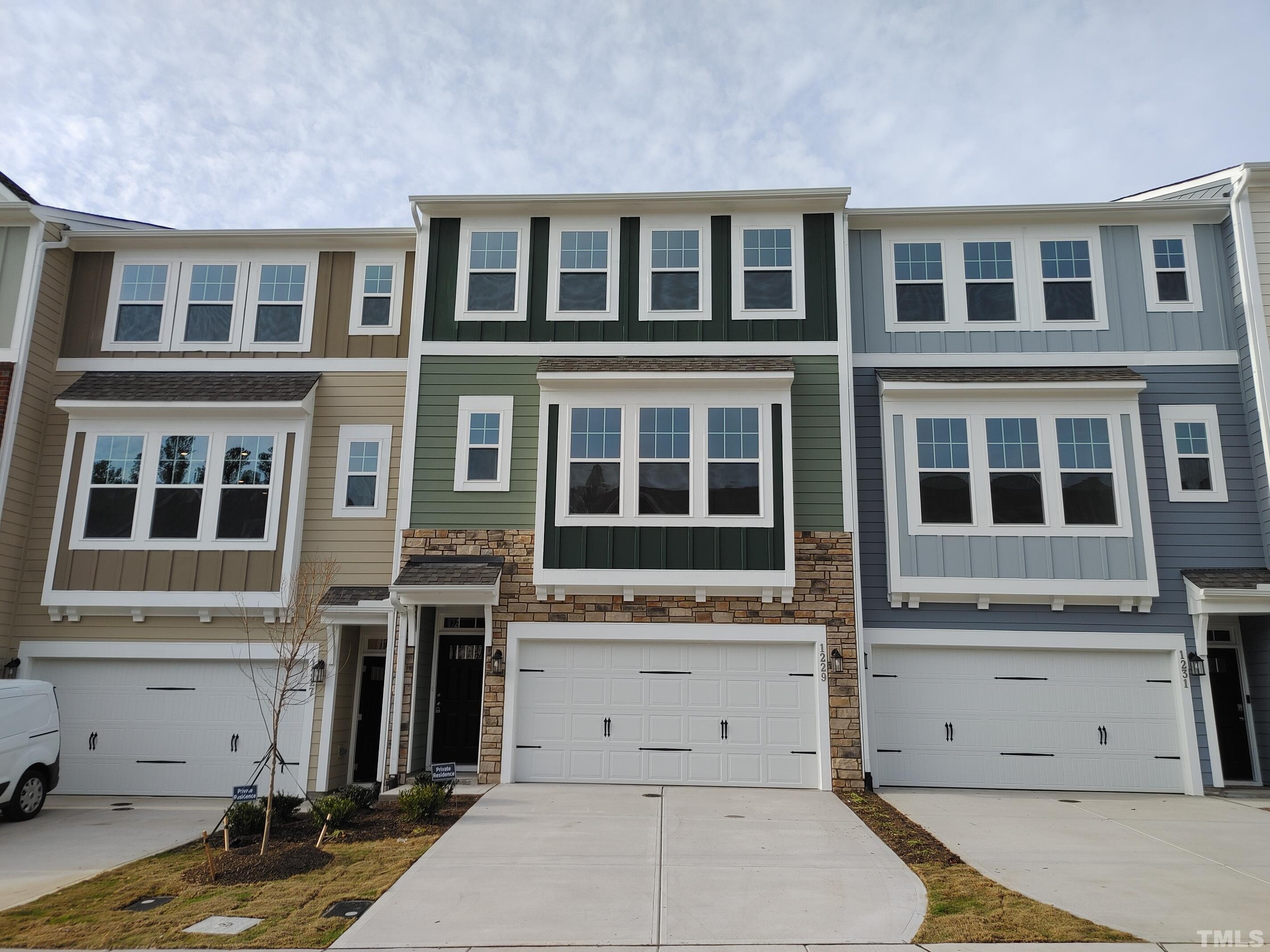 1229 Commack Drive Property Photo 1