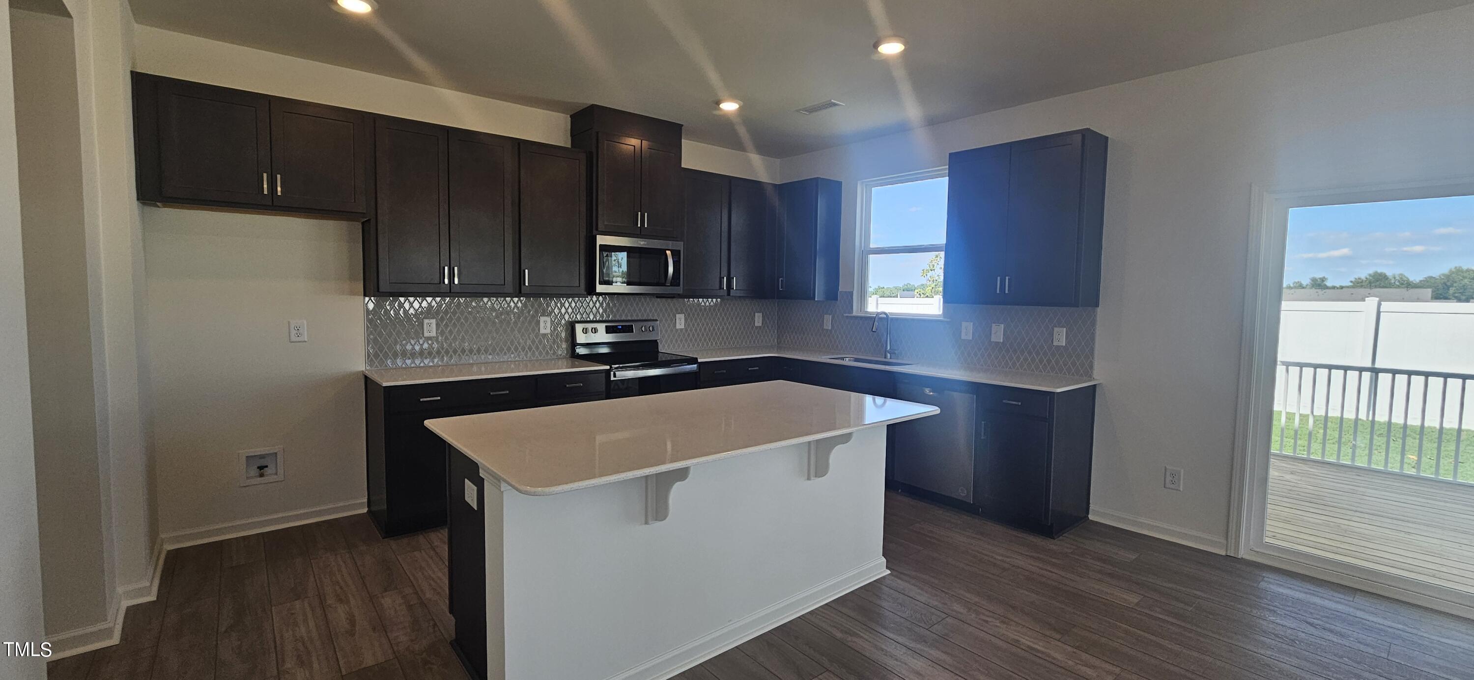 837 Emmer Street Property Photo 4