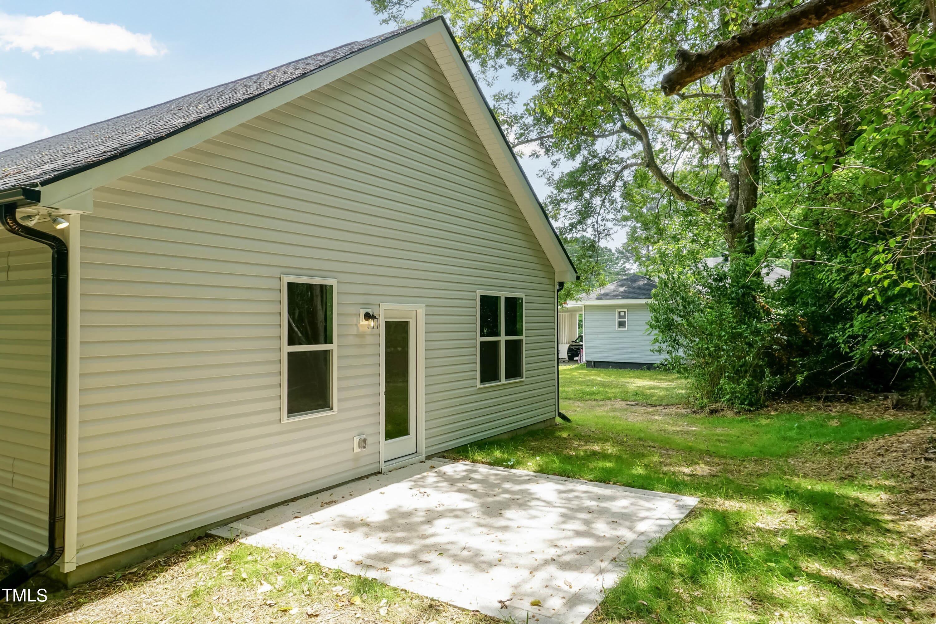 809 E Edgerton Street Property Photo 5