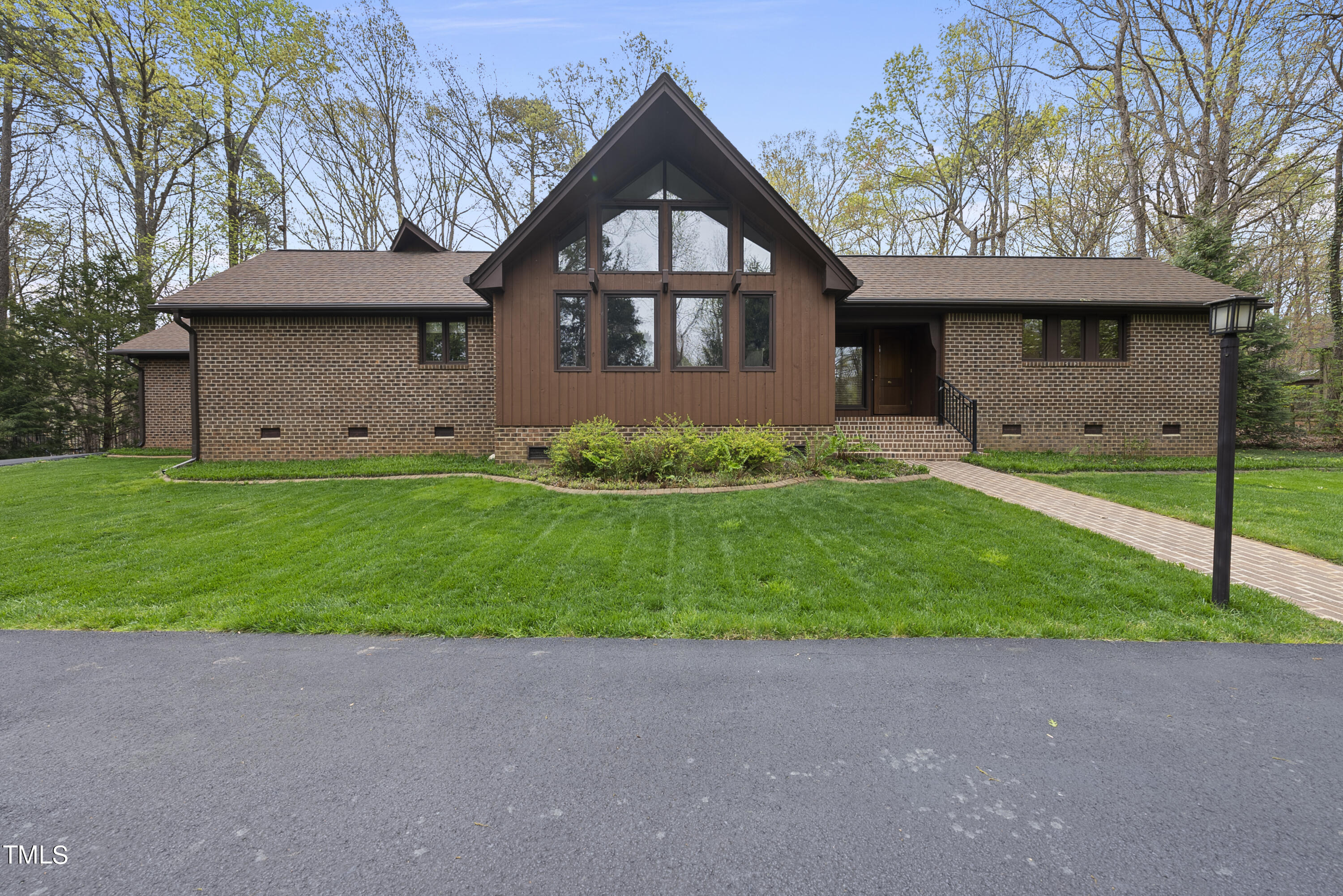 7120 Eastridge Drive Property Photo 1