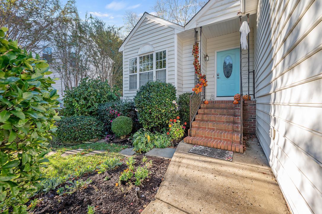 2412 Laurel Falls Lane Property Photo 1