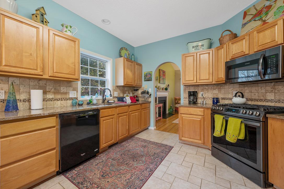 2412 Laurel Falls Lane Property Photo 2