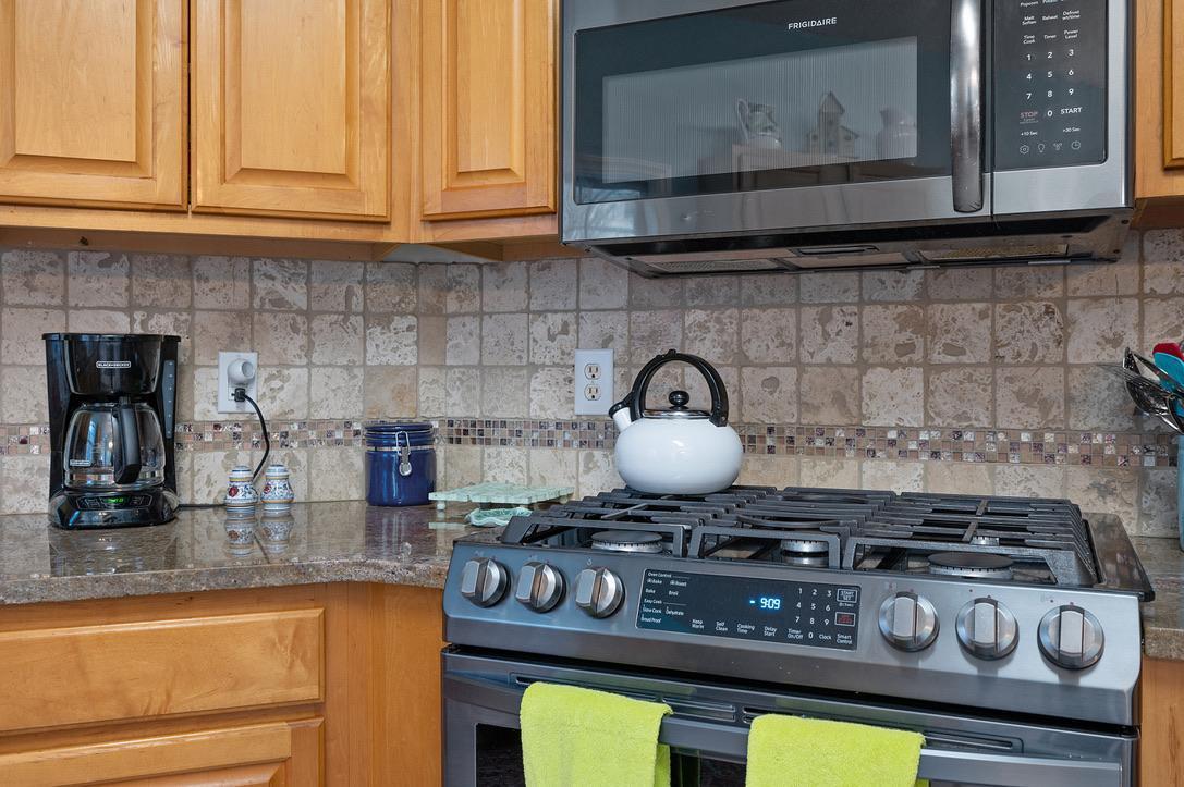 2412 Laurel Falls Lane Property Photo 3