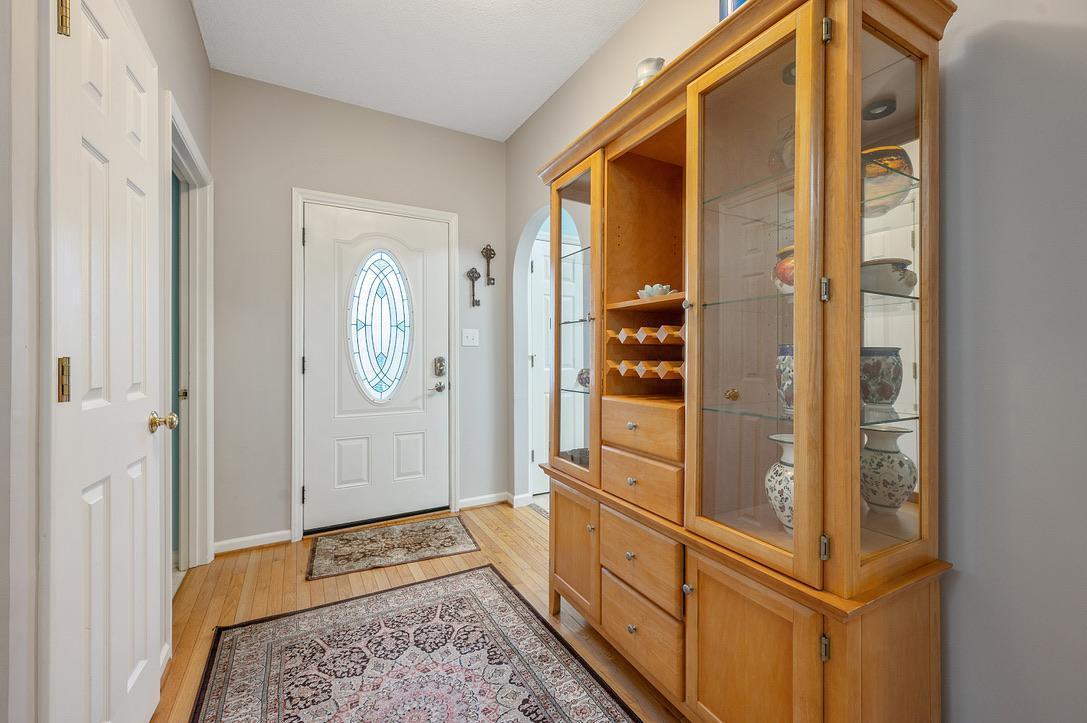 2412 Laurel Falls Lane Property Photo 6
