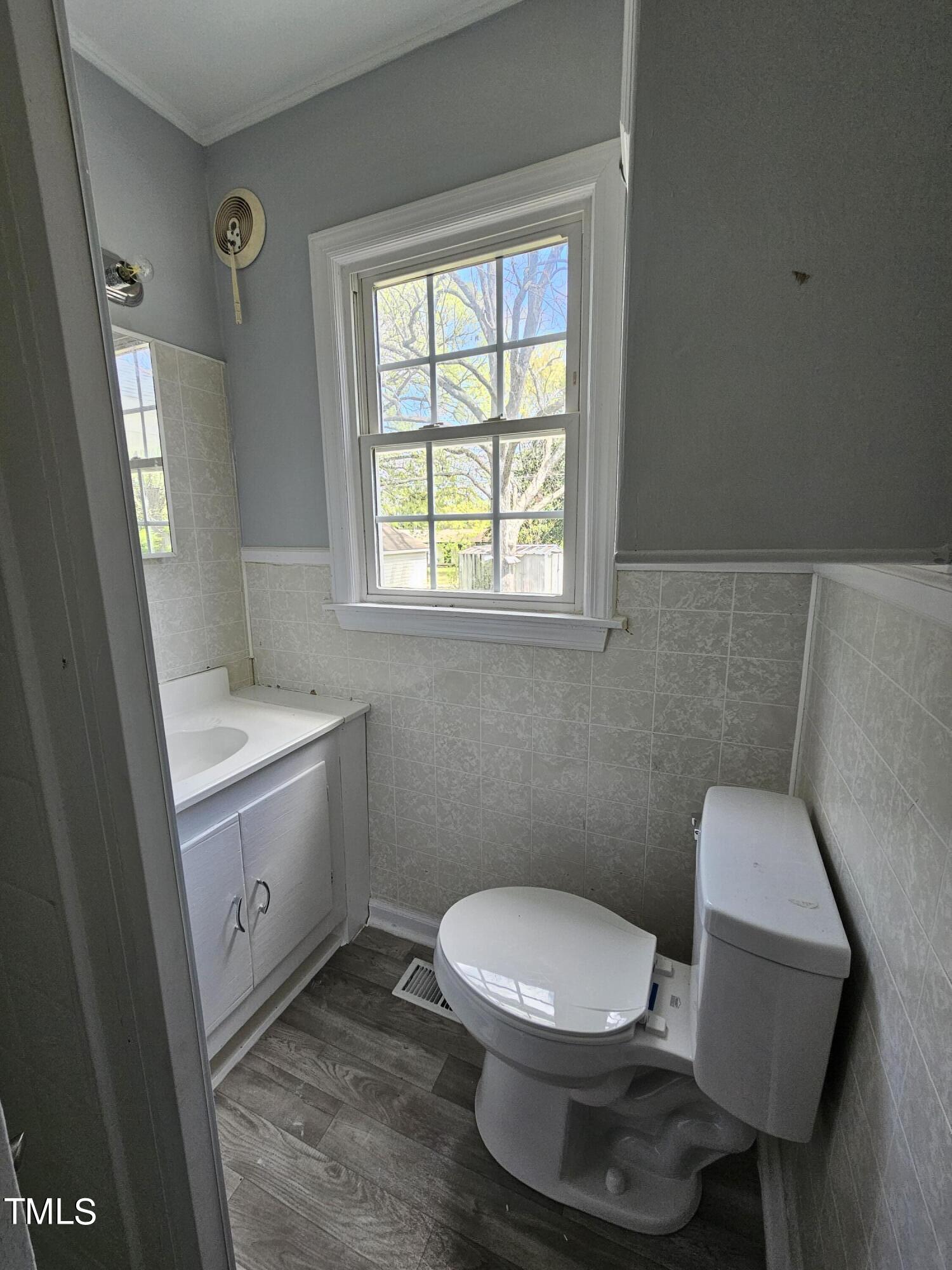 910 Marshall Street Property Photo 4