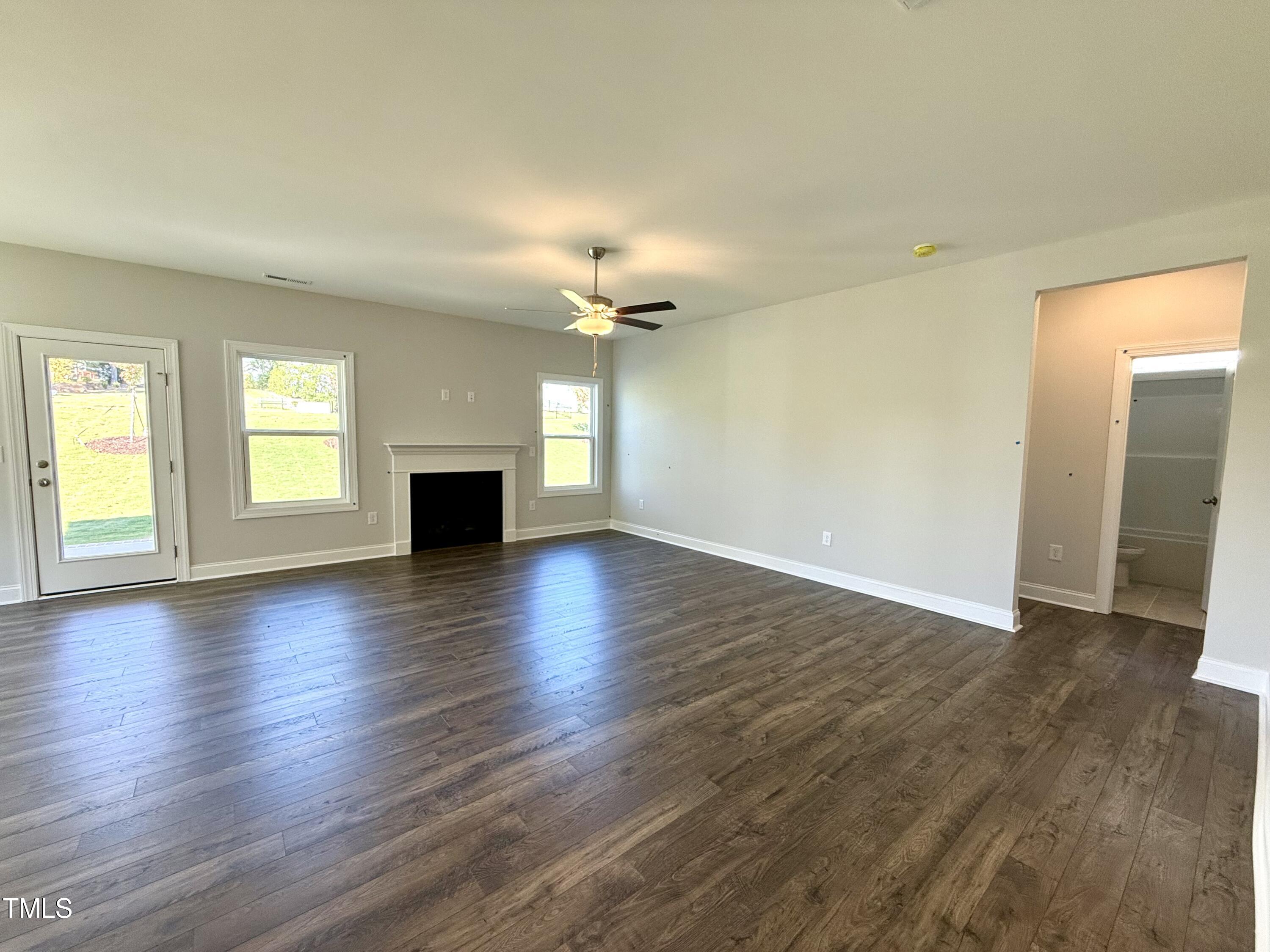 512 Jones Bluff Way Property Photo 3