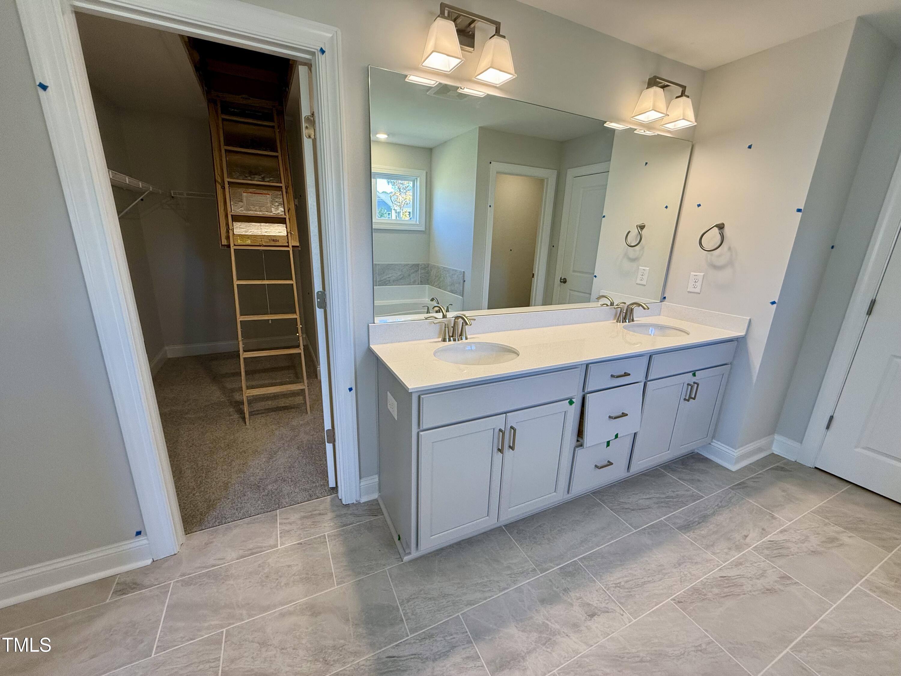 512 Jones Bluff Way Property Photo 13