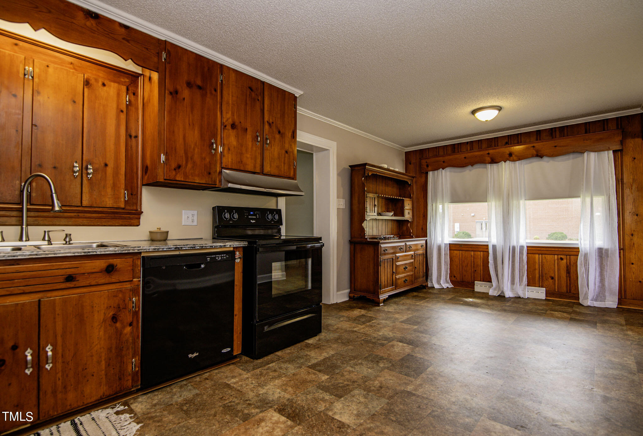 1309 Bolling Road Property Photo 3