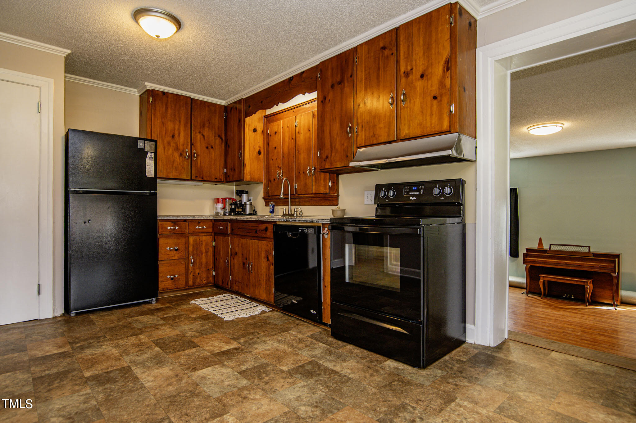 1309 Bolling Road Property Photo 4
