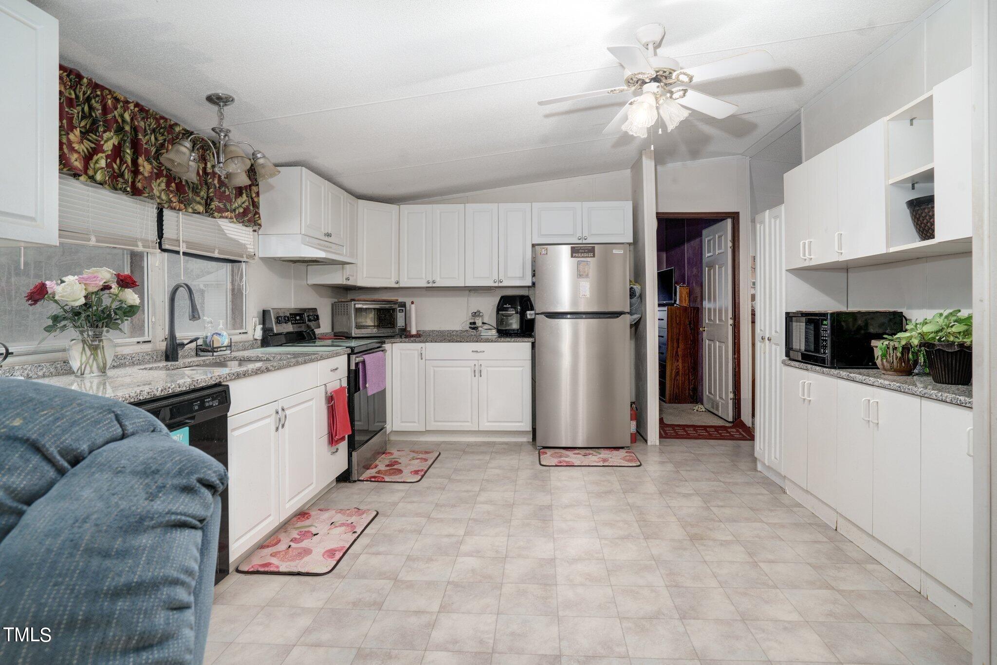 10797 Claude Lewis Road Property Photo 4