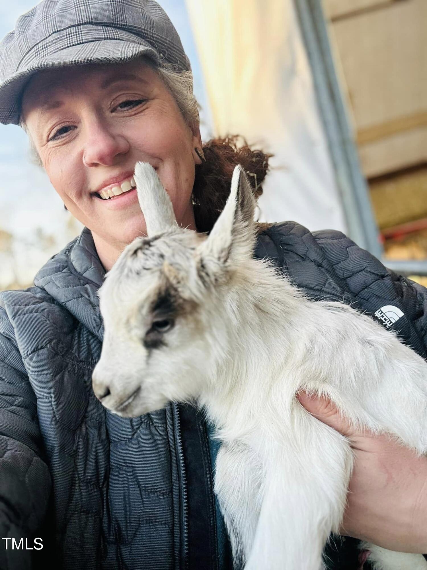 144 Celebrity Dairy Way Property Photo 5