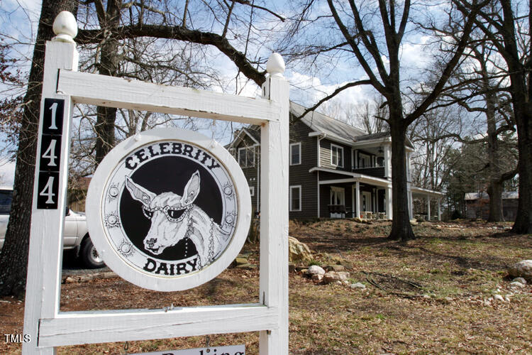 144 Celebrity Dairy Way Property Photo 9