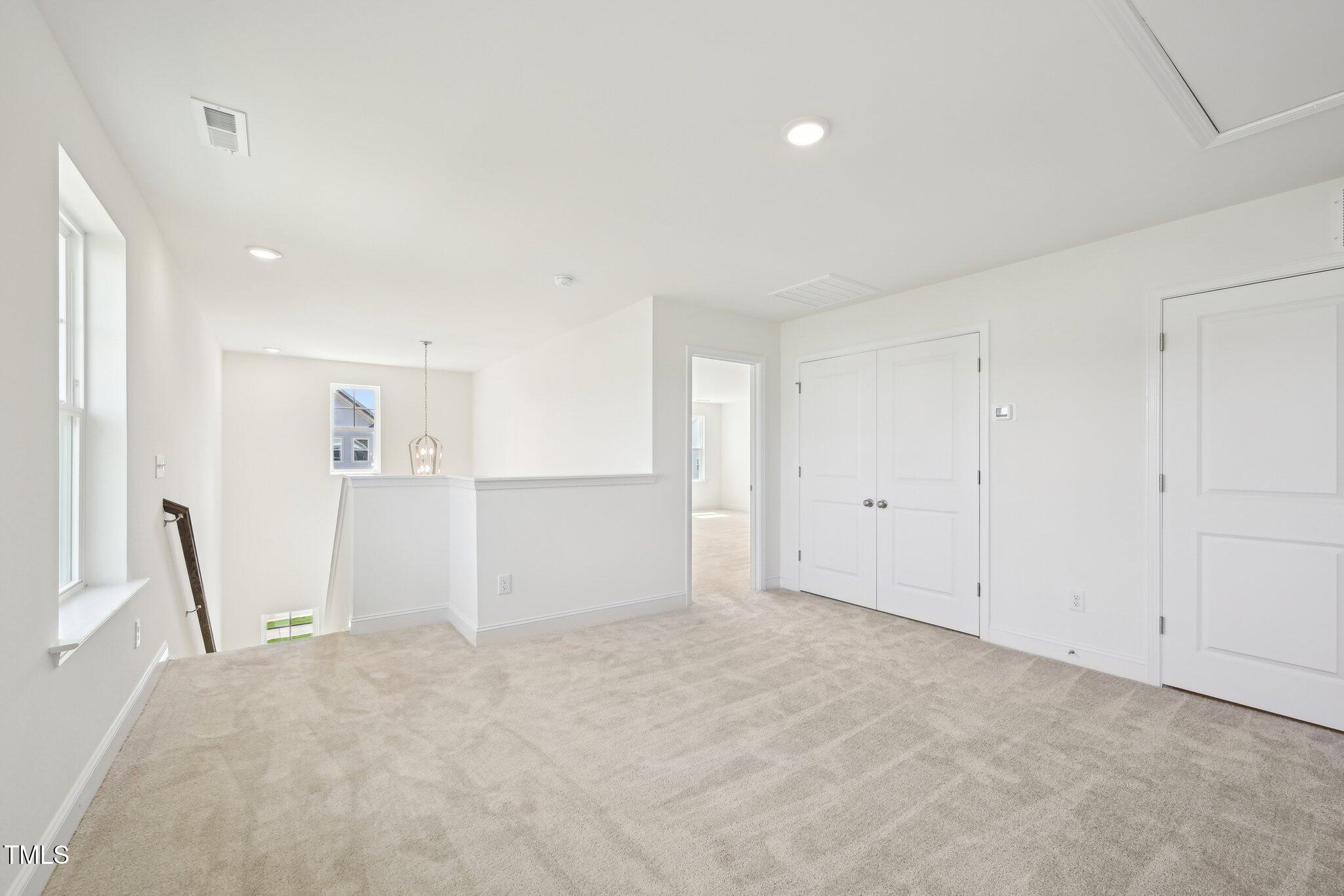 401 Winding Creek Drive Property Photo 8