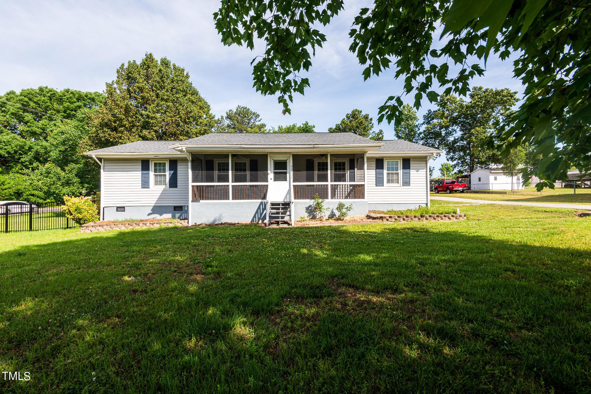 5501 Sandy Run Property Photo 1