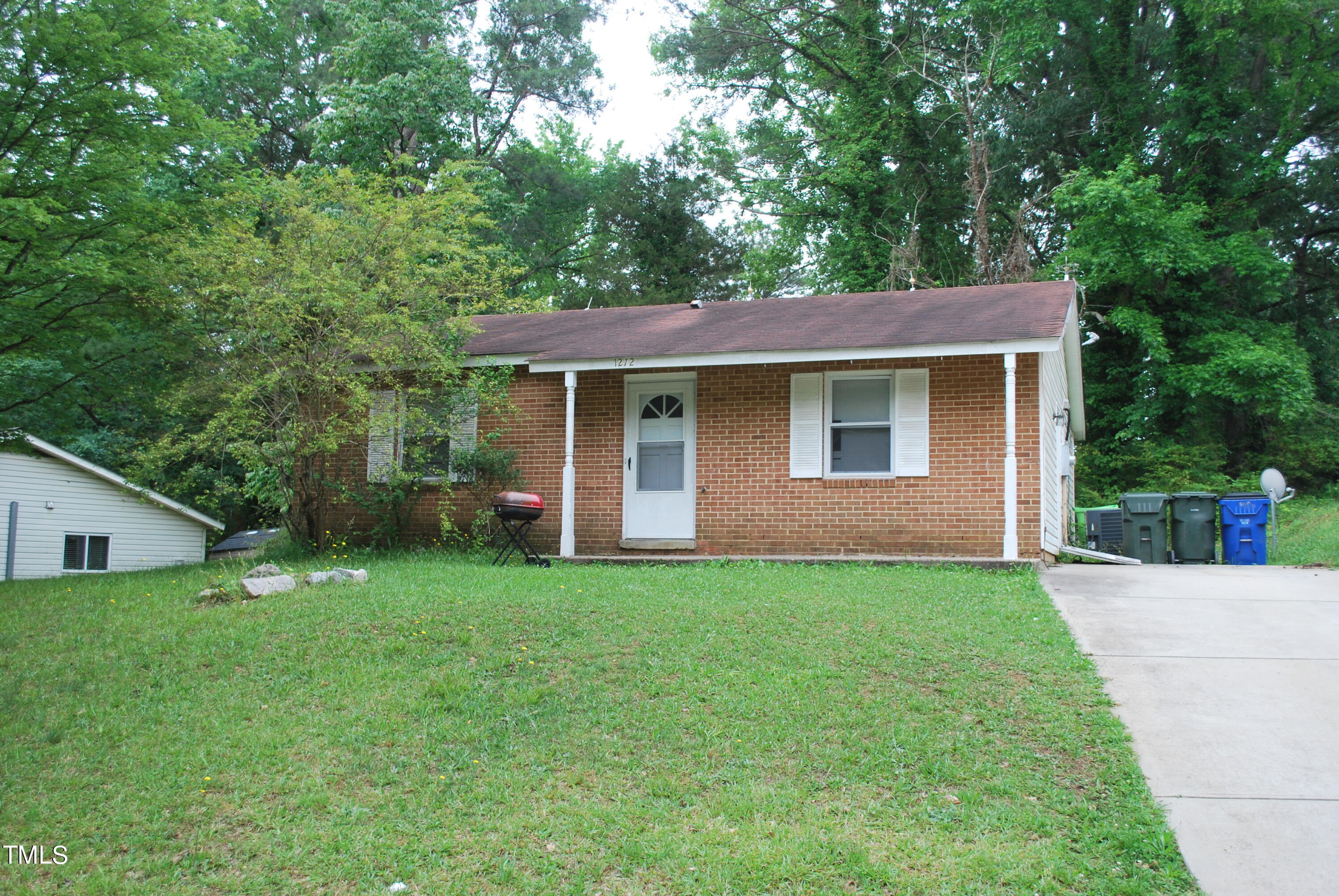 1212 Armstrong Circle Property Photo 1