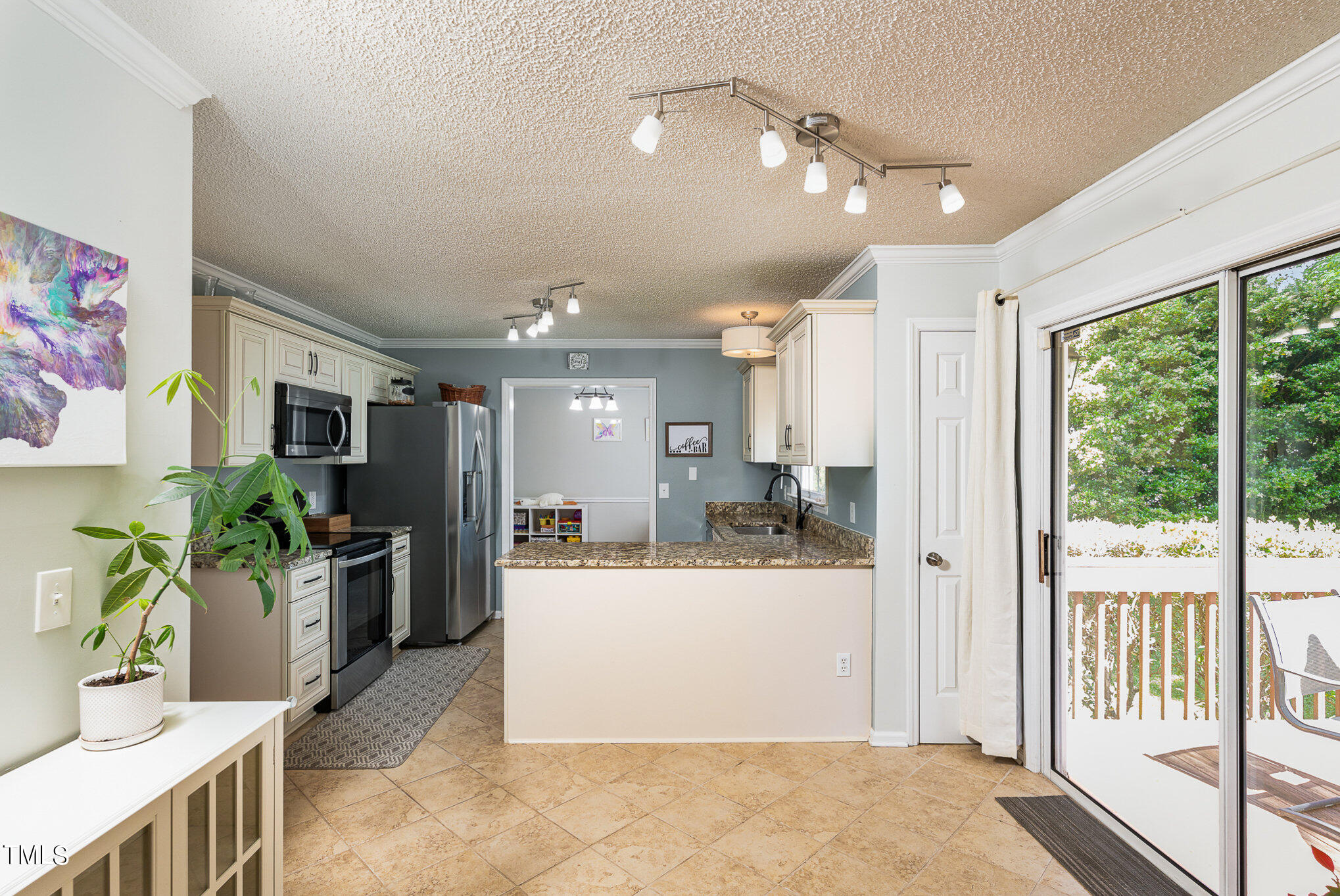 2205 Moon Water Way Property Photo 6