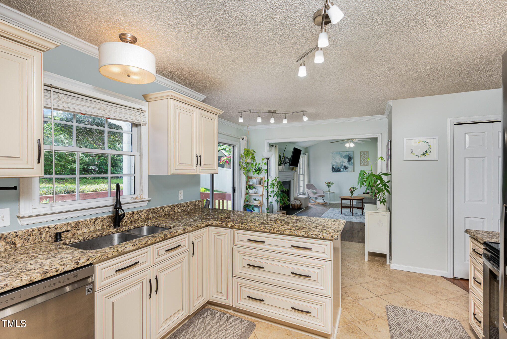 2205 Moon Water Way Property Photo 7