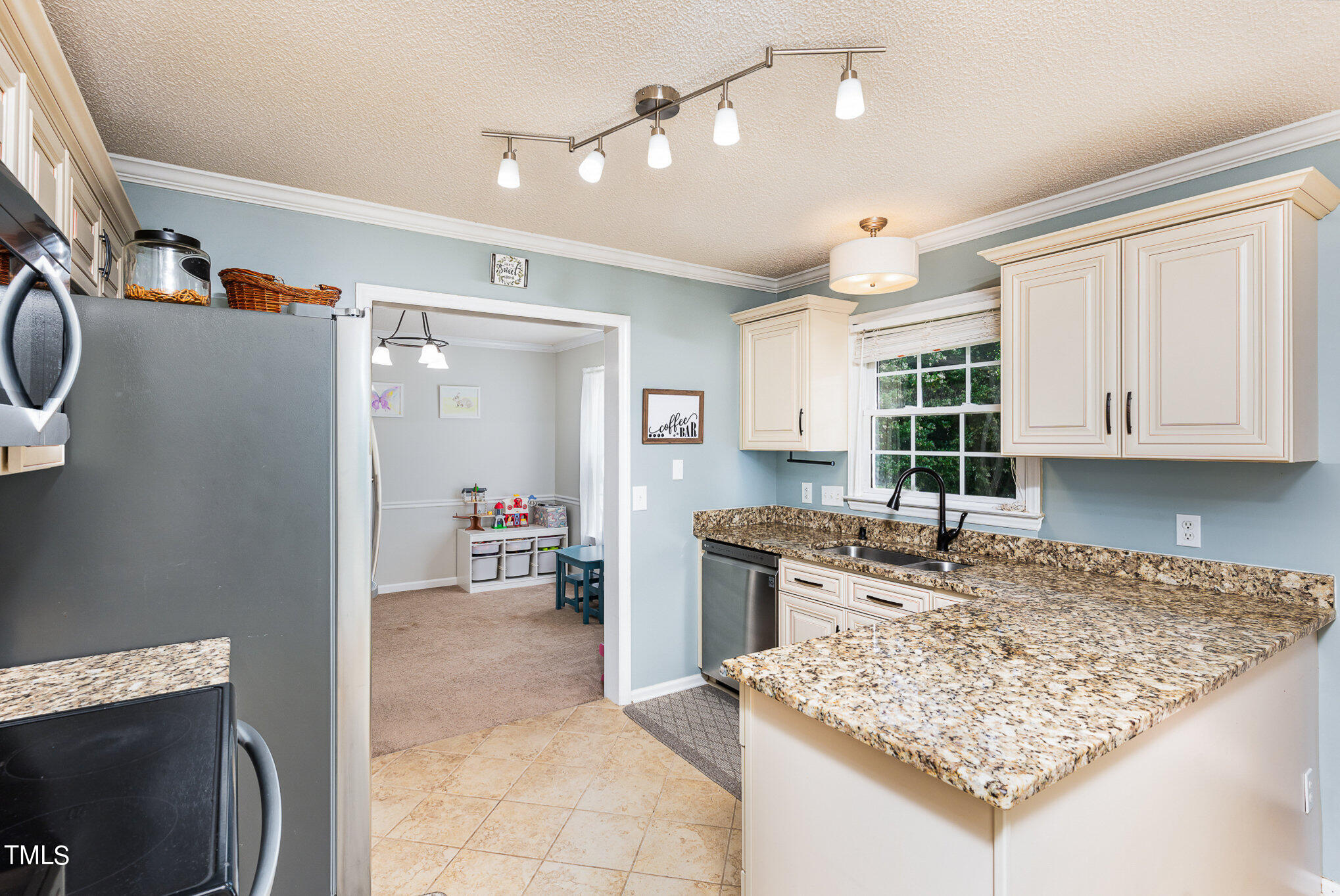 2205 Moon Water Way Property Photo 9
