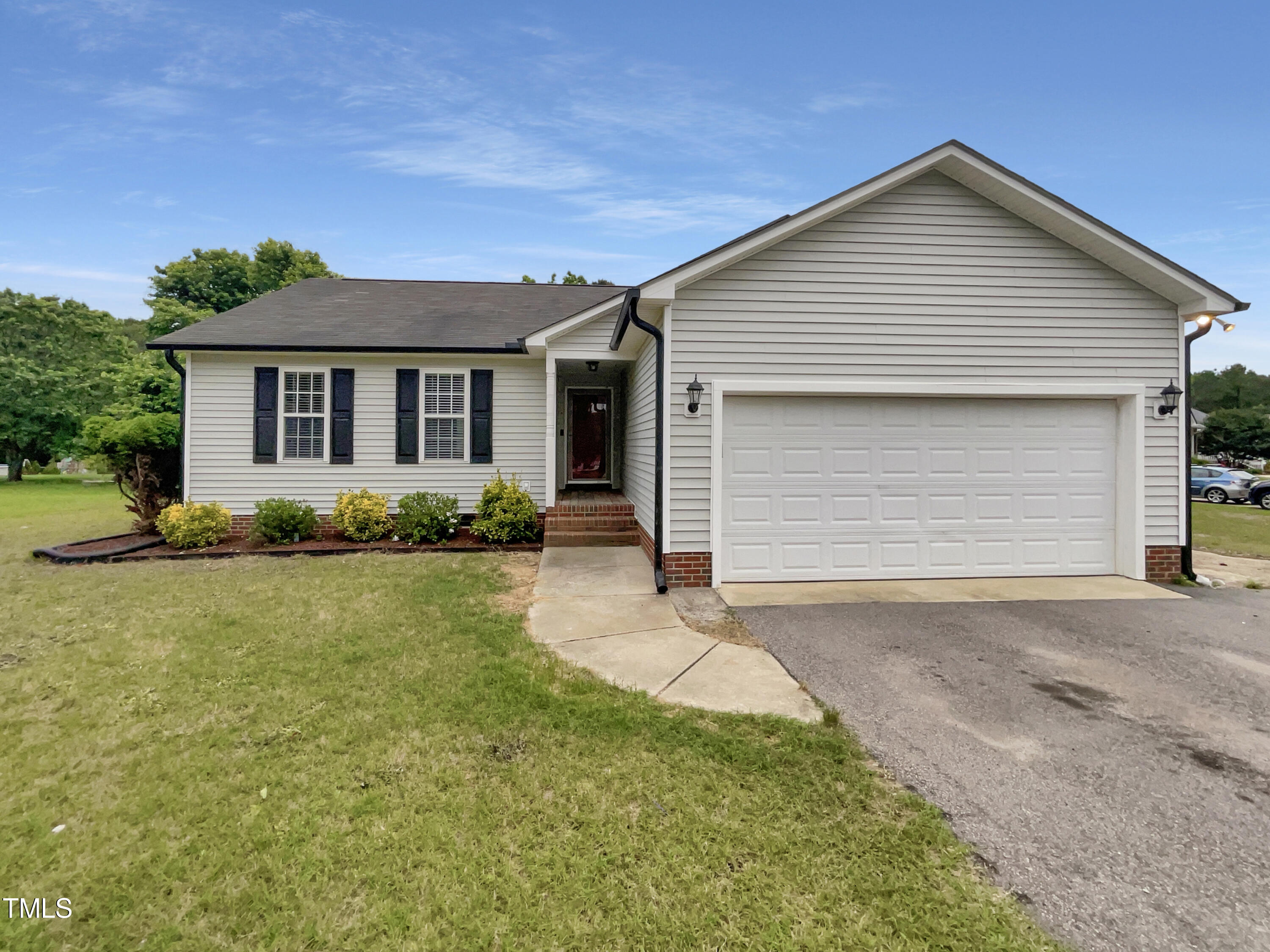 109 Sommerset Drive Property Photo 1