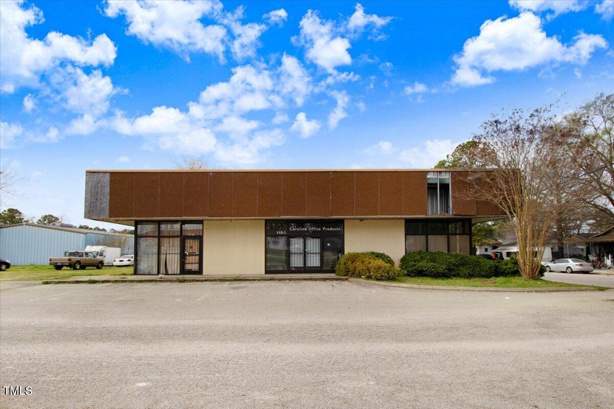 111 Hines Street W Property Photo 3