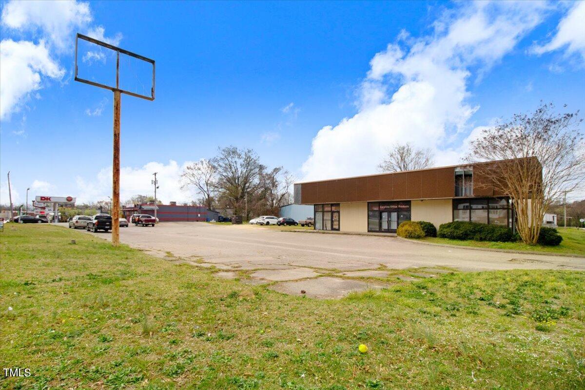 111 Hines Street W Property Photo 5