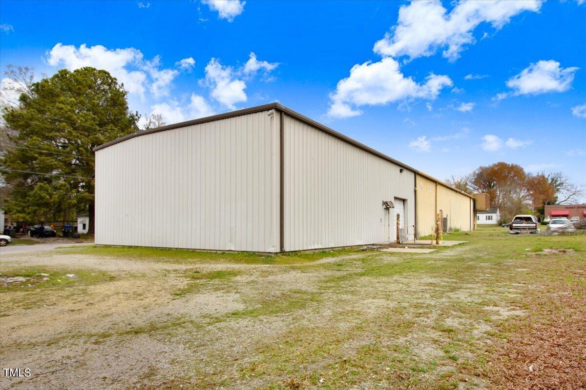 111 Hines Street W Property Photo 6
