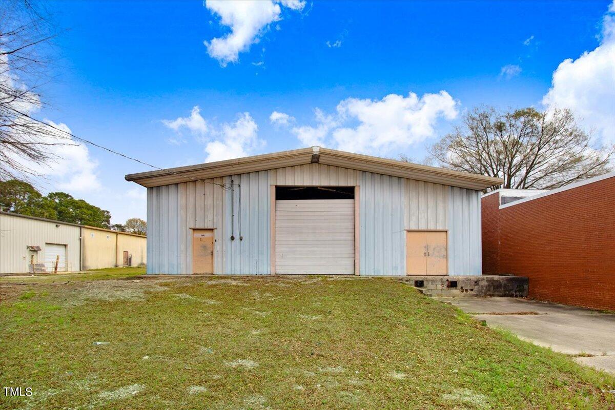 111 Hines Street W Property Photo 8